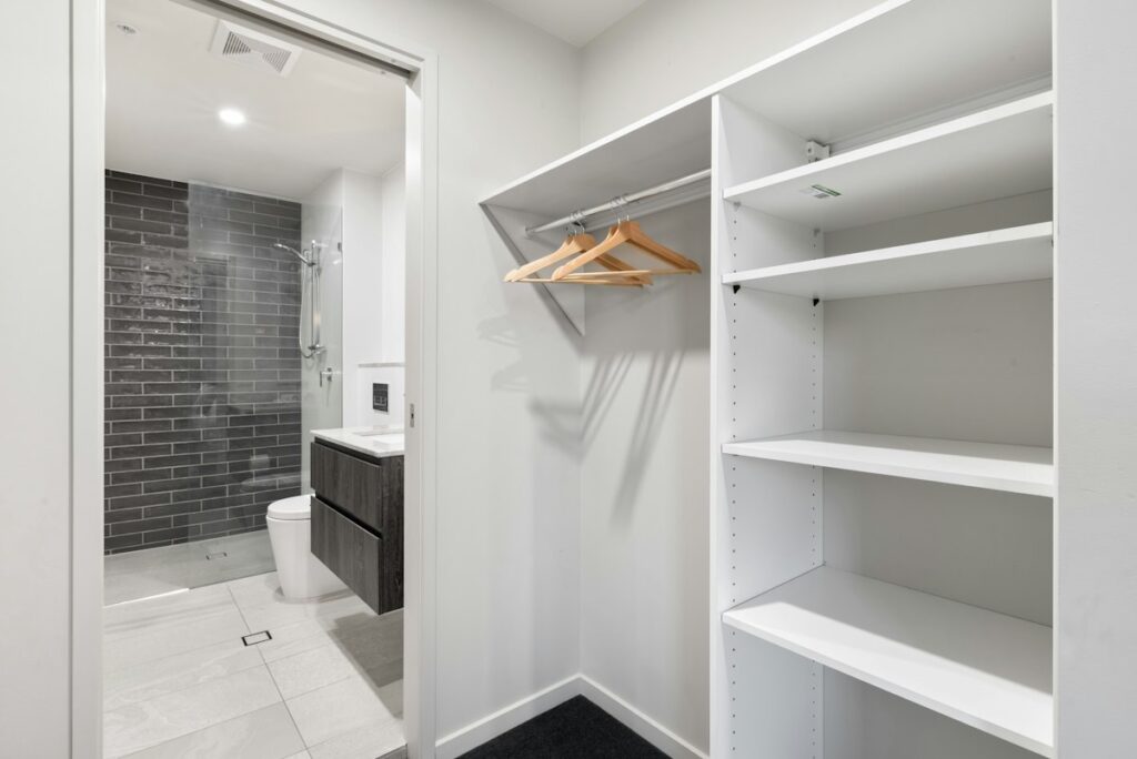 Small Closet Storage: What Belongs There and What Doesn’t